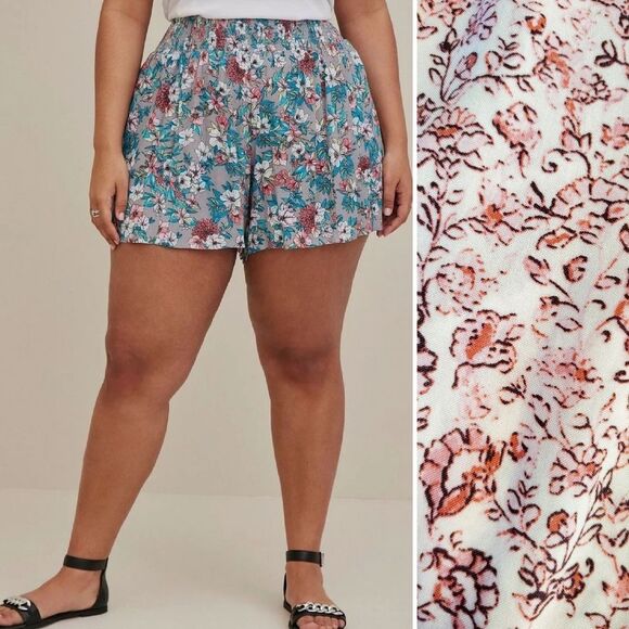 Torrid White Pink Floral High Waist Flowy Pull On Smocked Shorts Size 10 (00) - Picture 1 of 13